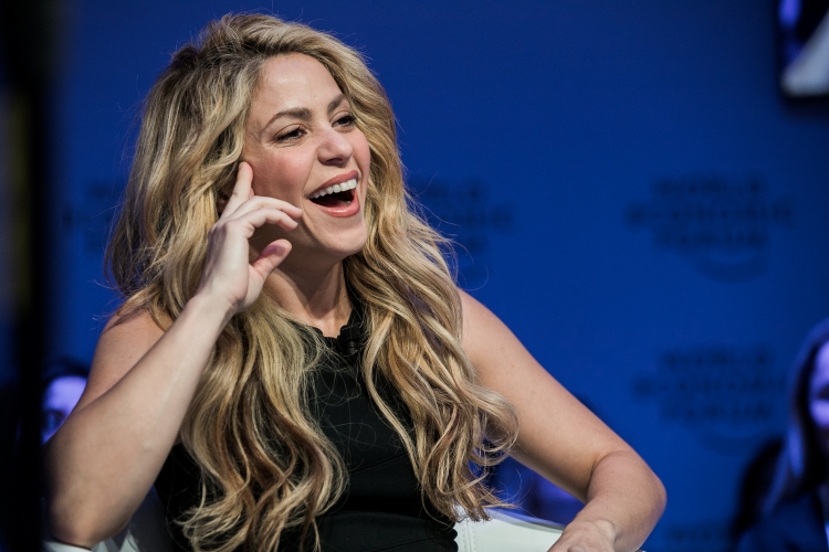 Shakira Mebarak laughing at the Annual Meeting 2017 of the World Economic Forum in Davos, on January 17, 2017 (by WEF - Jakob Polcsek)